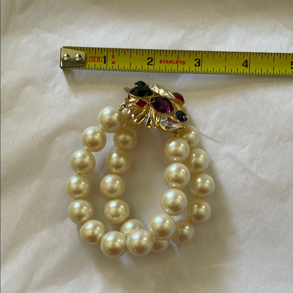 Givenchy Elegant Pearl Bracelet